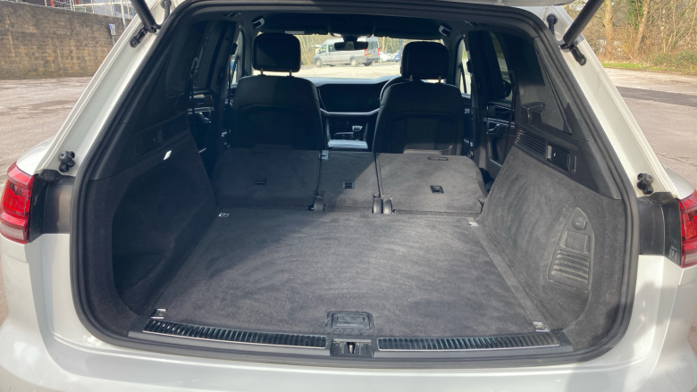 Volkswagen Touareg 3.0 V6 TDI 4Motion R-Line Tech 5dr Tip Auto Diesel Estate